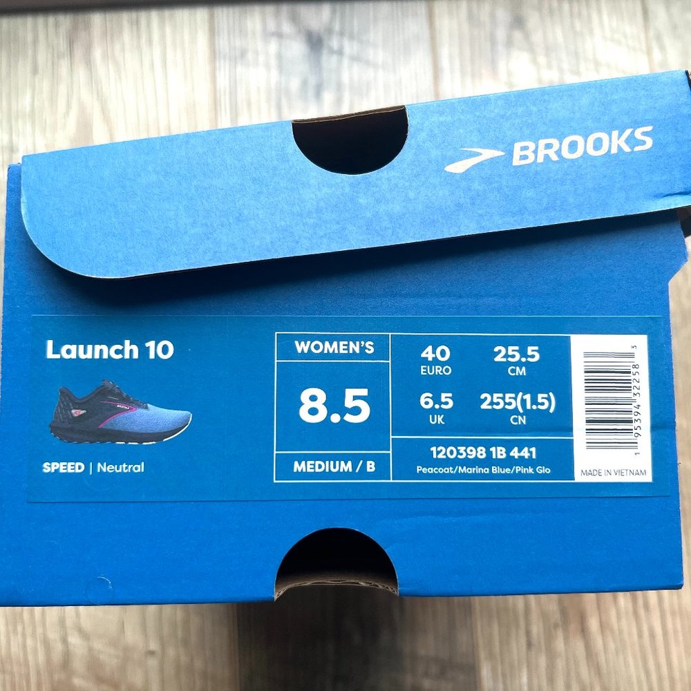NEW IN BOX: Women's Brooks Launch 10, size 8.5